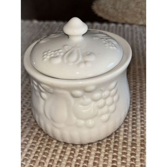 Libbey Classic White Porcelain   creamer, sugar bowl, salt and pepper shaker set - Picture 3 of 13